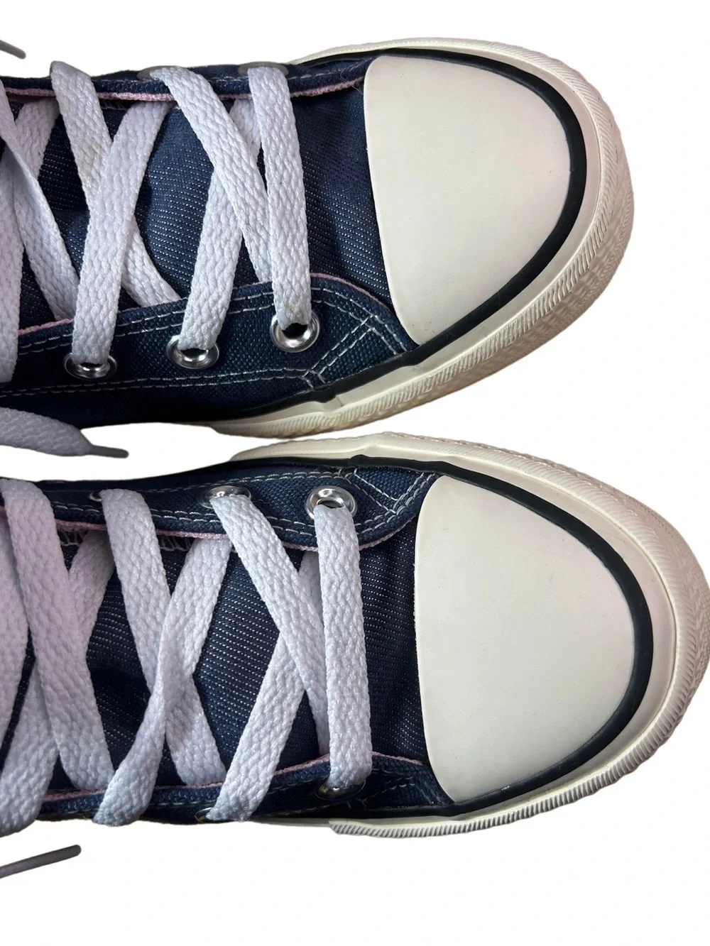 Classic High-Top Converse all stars Sneakers in Navy with Pink Lining